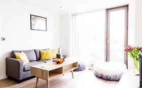 Modern City Flat With Gym & Spa