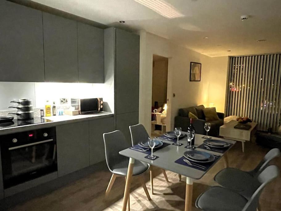 Modern City Flat With Gym & Spa Apartment Manchester Exterior photo